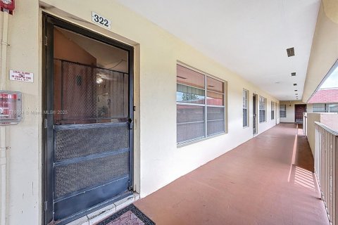 Condo in Lauderdale Lakes, Florida, 1 bedroom  № 1863355 - photo 17