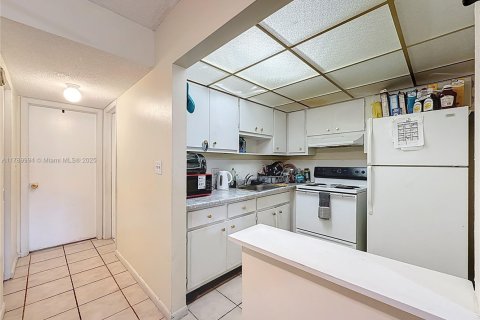 Condo in Lauderdale Lakes, Florida, 1 bedroom  № 1863355 - photo 6