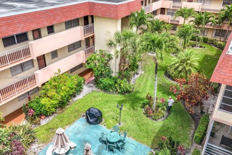 Condo in Lauderdale Lakes, Florida, 1 bedroom  № 1863355 - photo 27