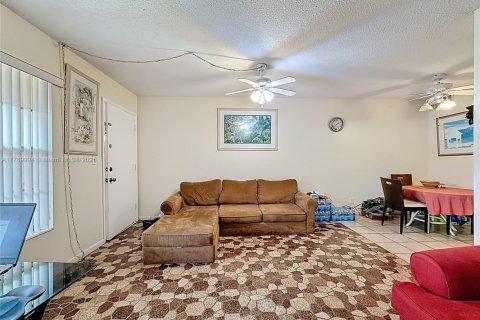 Condo in Lauderdale Lakes, Florida, 1 bedroom  № 1863355 - photo 3
