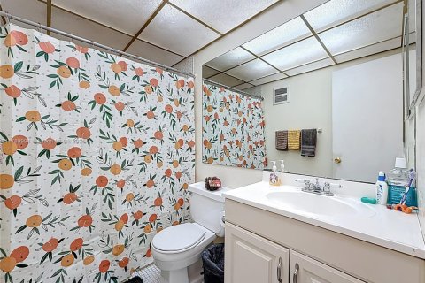 Condo in Lauderdale Lakes, Florida, 1 bedroom  № 1863355 - photo 14