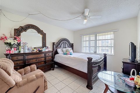 Condo in Lauderdale Lakes, Florida, 1 bedroom  № 1863355 - photo 12