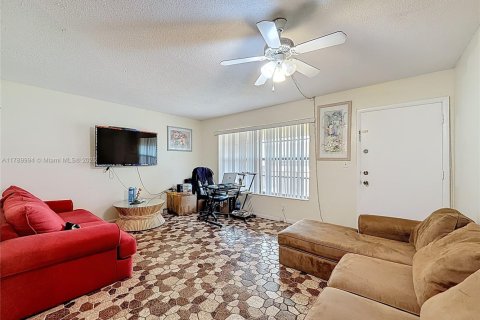 Condo in Lauderdale Lakes, Florida, 1 bedroom  № 1863355 - photo 4