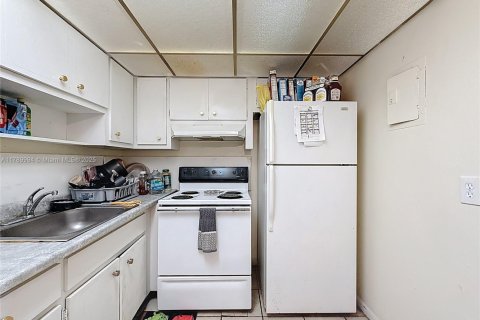Condo in Lauderdale Lakes, Florida, 1 bedroom  № 1863355 - photo 8