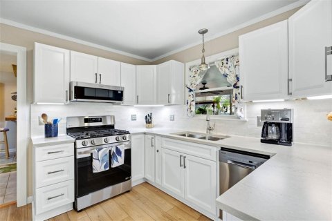 House in Dunedin, Florida 2 bedrooms, 150.97 sq.m. № 2388771 - photo 7