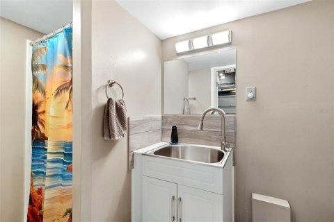 House in Dunedin, Florida 2 bedrooms, 150.97 sq.m. № 2388771 - photo 23