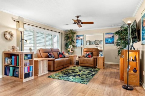 House in Dunedin, Florida 2 bedrooms, 150.97 sq.m. № 2388771 - photo 5