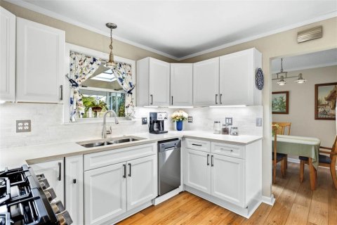 House in Dunedin, Florida 2 bedrooms, 150.97 sq.m. № 2388771 - photo 8
