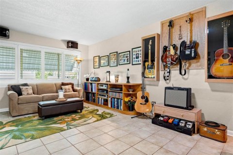 House in Dunedin, Florida 2 bedrooms, 150.97 sq.m. № 2388771 - photo 13