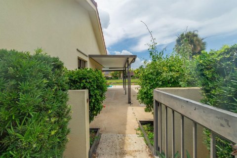 Villa ou maison à vendre à West Palm Beach, Floride: 3 chambres, 180.69 m2 № 2319798 - photo 4