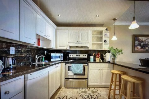 Copropriété à louer à Sunny Isles Beach, Floride: 1 chambre, 93.37 m2 № 1892507 - photo 2