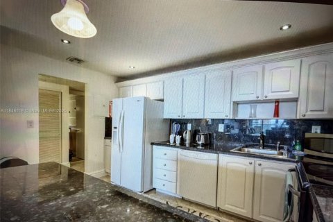 Copropriété à louer à Sunny Isles Beach, Floride: 1 chambre, 93.37 m2 № 1892507 - photo 3