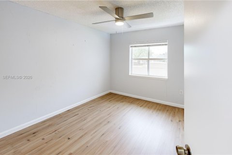 Casa en venta en Florida City, Florida, 4 dormitorios, 155.61 m2 № 2002326 - foto 19