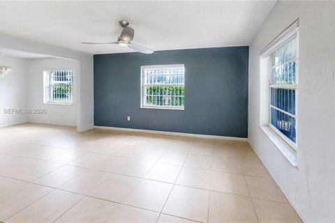 Casa en venta en Florida City, Florida, 4 dormitorios, 155.61 m2 № 2002326 - foto 6