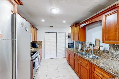 Casa en venta en Florida City, Florida, 4 dormitorios, 155.61 m2 № 2002326 - foto 13