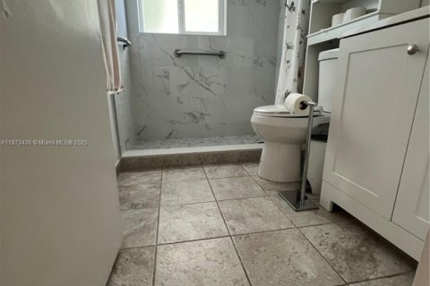 House in Miami, Florida 4 bedrooms, 158.12 sq.m. № 1977939 - photo 4