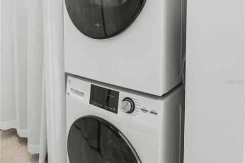 Купить кондоминиум в Холмс-Бич, Флорида 10 комнат, 75.25м2, № 2100438 - фото 24