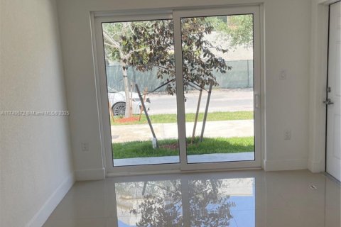Adosado en venta en Naranja, Florida, 4 dormitorios, 129.88 m2 № 1497434 - foto 5