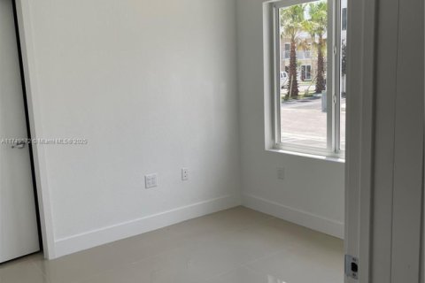 Adosado en venta en Naranja, Florida, 4 dormitorios, 129.88 m2 № 1497434 - foto 10