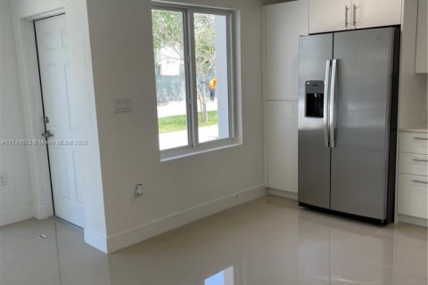 Adosado en venta en Naranja, Florida, 4 dormitorios, 129.88 m2 № 1497434 - foto 4