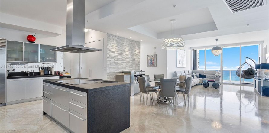 Condominio en Sunny Isles Beach, Florida, 3 dormitorios № 1936780