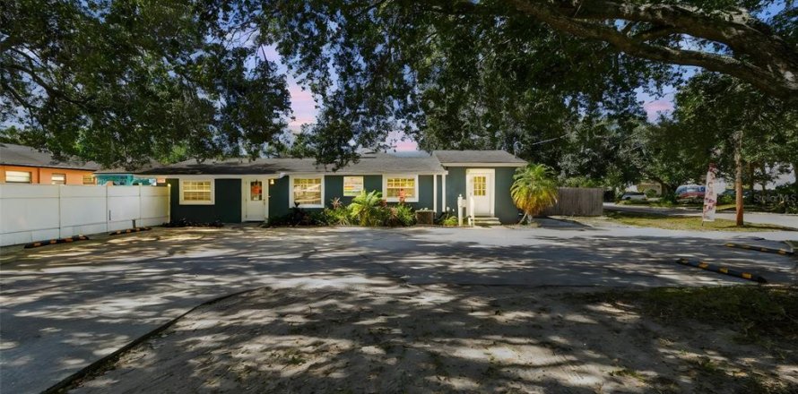 Immobilier commercial à Tampa, Floride 120.4 m2 № 2330446