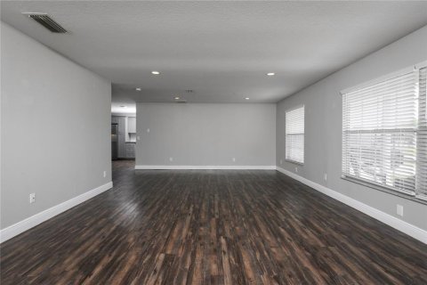 House in Brandon, Florida 4 bedrooms, 177.07 sq.m. № 1808818 - photo 8
