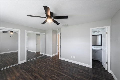 House in Brandon, Florida 4 bedrooms, 177.07 sq.m. № 1808818 - photo 19