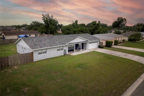 House in Brandon, Florida 4 bedrooms, 177.07 sq.m. № 1808818 - photo 3