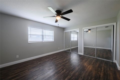 House in Brandon, Florida 4 bedrooms, 177.07 sq.m. № 1808818 - photo 18