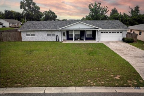 House in Brandon, Florida 4 bedrooms, 177.07 sq.m. № 1808818 - photo 1