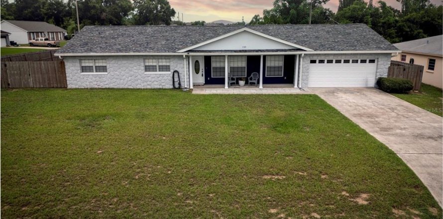 House in Brandon, Florida 4 bedrooms, 177.07 sq.m. № 1808818