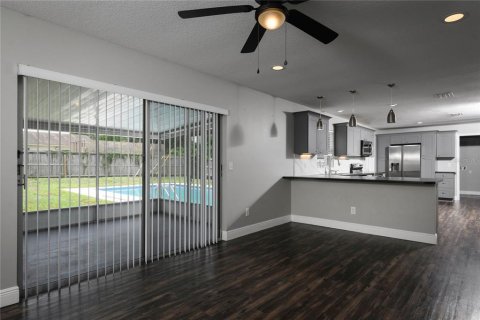 House in Brandon, Florida 4 bedrooms, 177.07 sq.m. № 1808818 - photo 15
