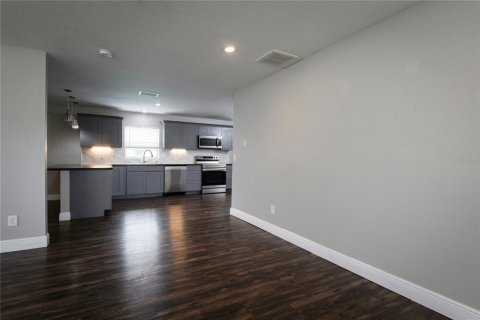 House in Brandon, Florida 4 bedrooms, 177.07 sq.m. № 1808818 - photo 10