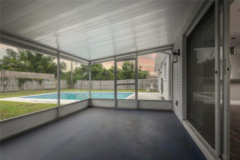 House in Brandon, Florida 4 bedrooms, 177.07 sq.m. № 1808818 - photo 28