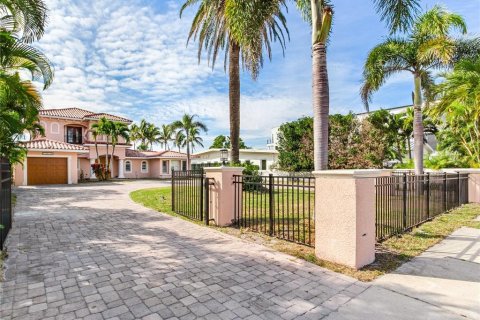 Villa ou maison à vendre à Redington Beach, Floride: 3 chambres, 274.25 m2 № 2096432 - photo 4
