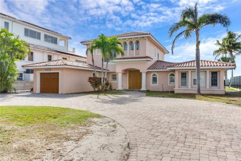 Villa ou maison à vendre à Redington Beach, Floride: 3 chambres, 274.25 m2 № 2096432 - photo 2