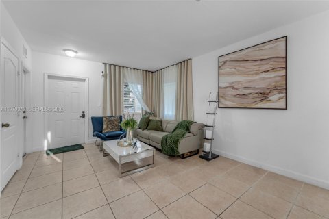 Купить таунхаус в Майами, Флорида 3 спальни, № 2032544 - фото 5