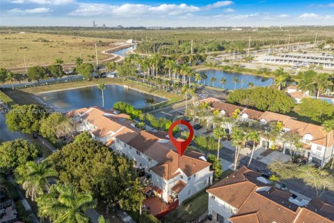 Купить таунхаус в Майами, Флорида 3 спальни, № 2032544 - фото 26