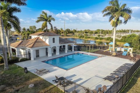 Купить таунхаус в Майами, Флорида 3 спальни, № 2032544 - фото 21