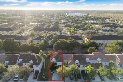 Купить таунхаус в Майами, Флорида 3 спальни, № 2032544 - фото 23