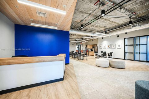 Commercial property in Miami, Florida № 1937554 - photo 3