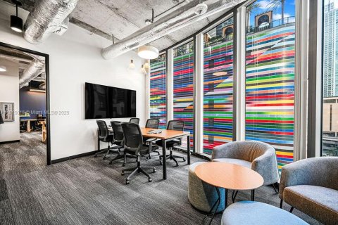 Commercial property in Miami, Florida № 1937554 - photo 9