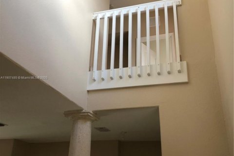 Villa ou maison à vendre à Miami, Floride: 5 chambres, 254.55 m2 № 1963904 - photo 14