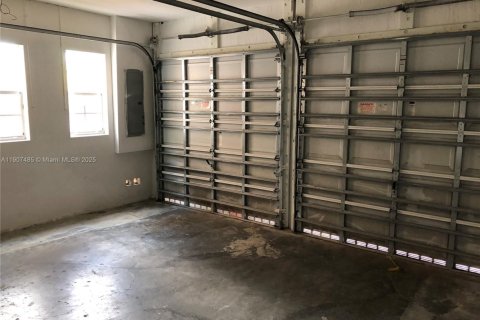 Villa ou maison à vendre à Miami, Floride: 5 chambres, 254.55 m2 № 1963904 - photo 16