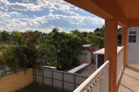 Villa ou maison à vendre à Miami, Floride: 5 chambres, 254.55 m2 № 1963904 - photo 22