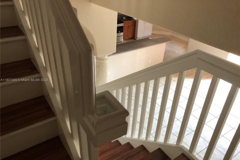 Villa ou maison à vendre à Miami, Floride: 5 chambres, 254.55 m2 № 1963904 - photo 19