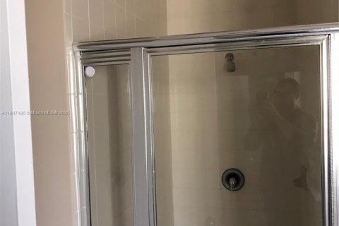 Villa ou maison à vendre à Miami, Floride: 5 chambres, 254.55 m2 № 1963904 - photo 28