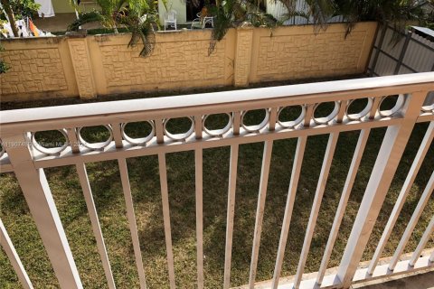 Villa ou maison à vendre à Miami, Floride: 5 chambres, 254.55 m2 № 1963904 - photo 24