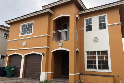 Villa ou maison à vendre à Miami, Floride: 5 chambres, 254.55 m2 № 1963904 - photo 5